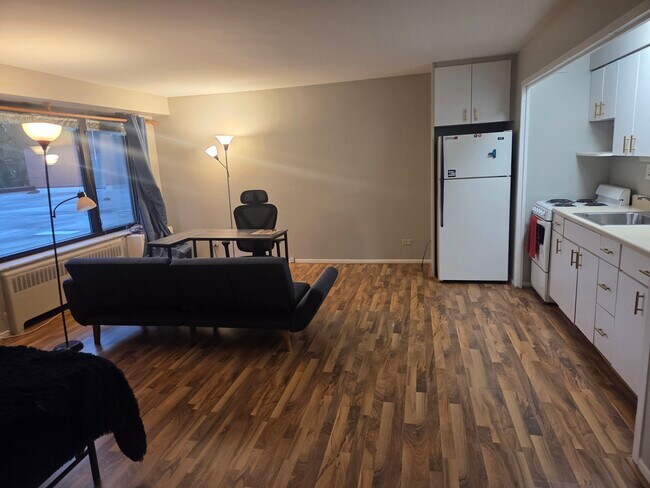 Building Photo - 3100 N Lake Shore Dr