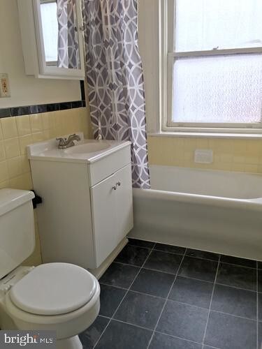 Primary Photo - 202 E King St