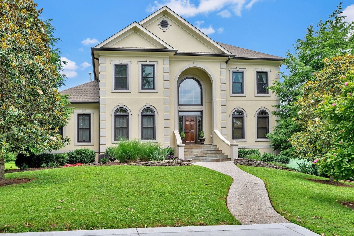 Primary Photo - Stunning Fully Furnished 4BE/3.5BA home in...