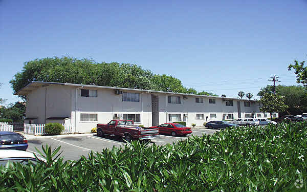 Laurel Village - Laurel Village Apartments