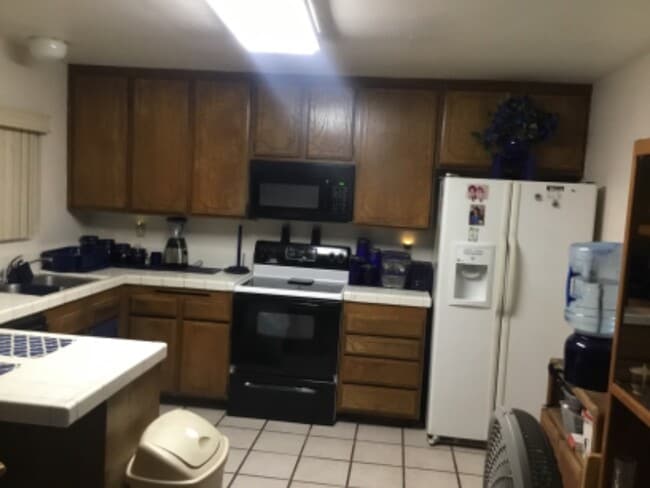 Building Photo - 5 S Hayden Dr