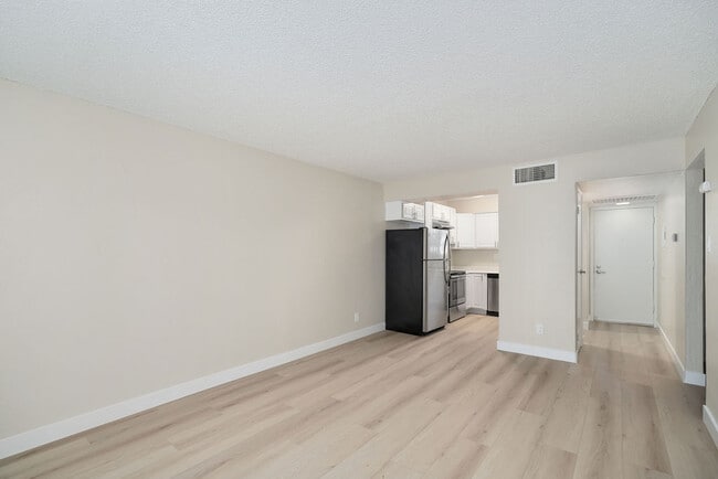 Building Photo - Lynwood Knolls