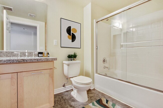 Interior Photo - Olive Encino