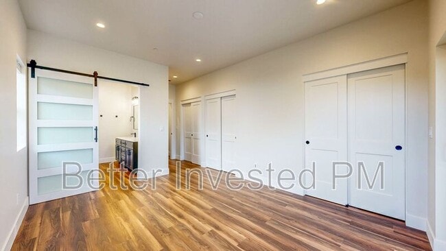 Building Photo - 4565 Brighton Dr
