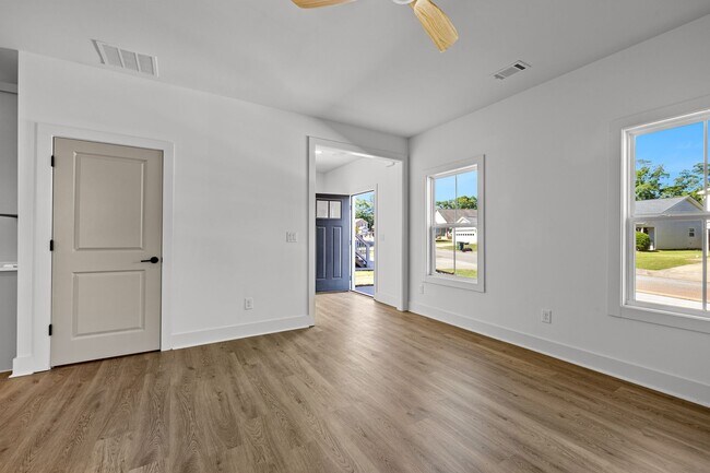 Foto del edificio - 3 Bedroom House Walkable to downtown Zebulon with Lawncare included!