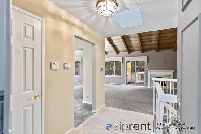 Foto del edificio - 3 br, 2.5 bath Townhome - 42 Weepingridge ...