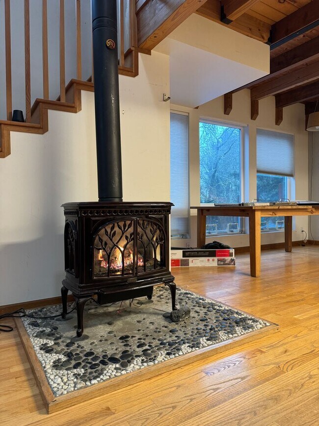 Foto del edificio - Tranquil Island Living: Spacious 4-Bedroom...