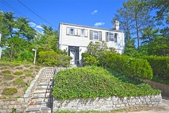 Building Photo - 65 Hampshire Rd
