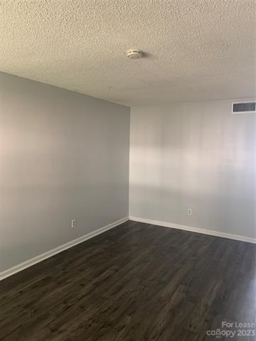 Building Photo - 4633 Old Lantern Way