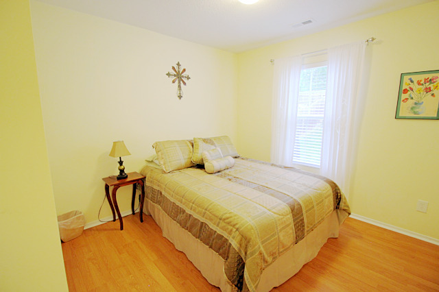 Building Photo - Available Early July! Beautiful 4 bedroom ...