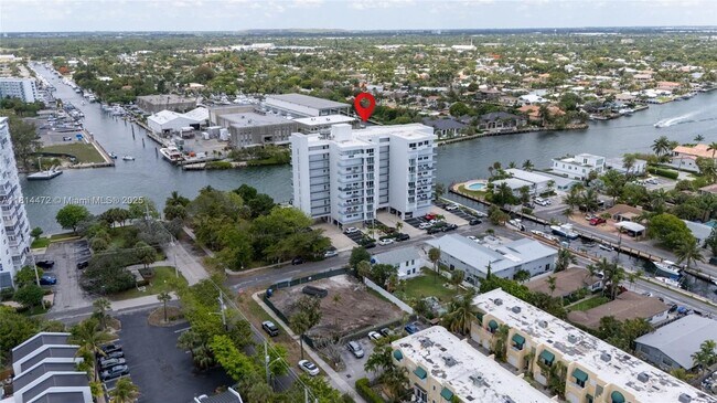 Foto del edificio - 1609 N Riverside Dr