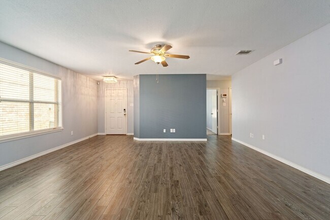 Foto del edificio - 4908 Meadow Trails Dr