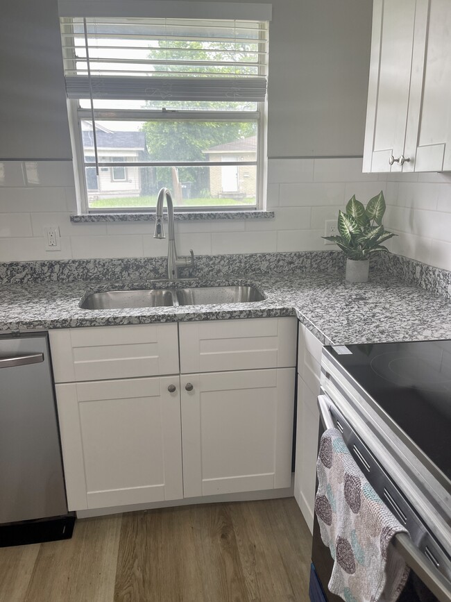 Kitchen sink/view - 1829 Wood Ave