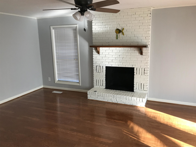 Building Photo - 3500 Royal Oak Dr