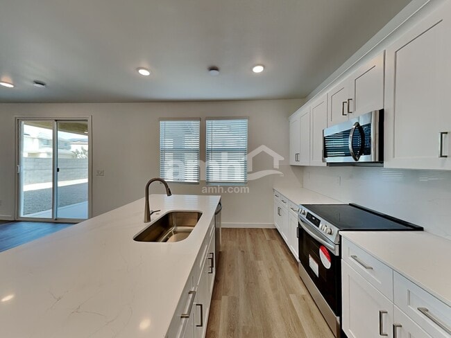 Building Photo - 18492 W Cottontail Ln