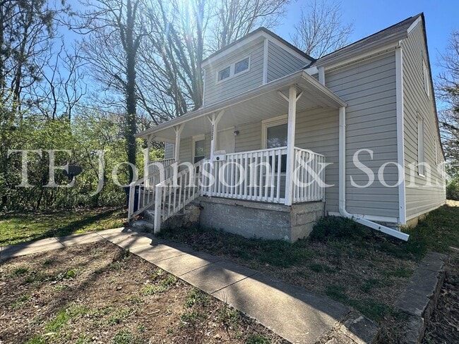Building Photo - Charming 3-Bedroom Home with Spacious Yard...