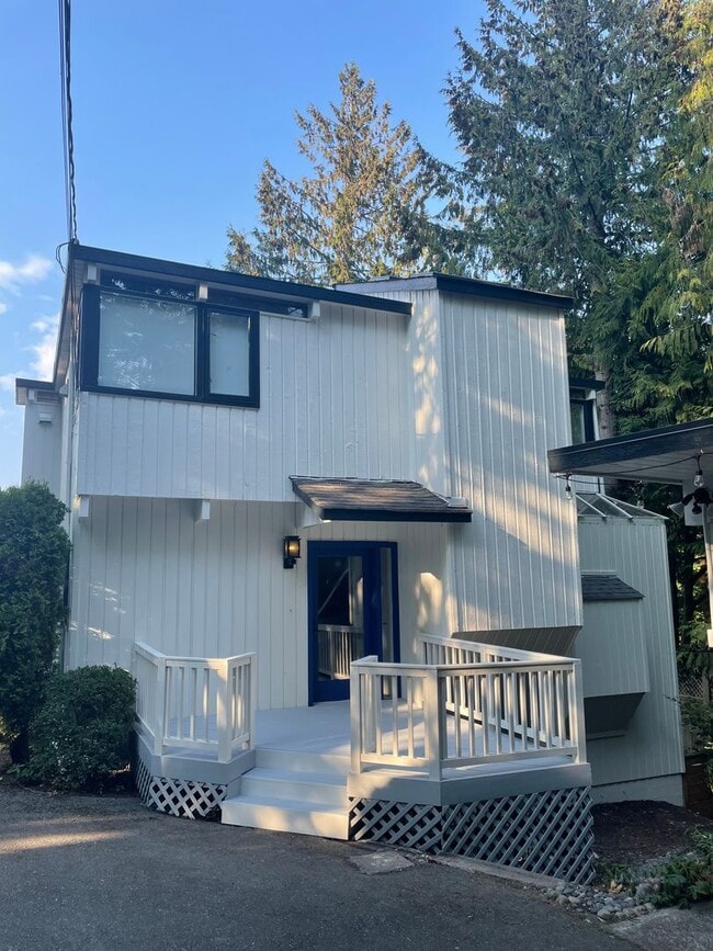 Building Photo - Short term lease only.