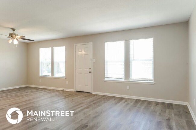 Foto del edificio - 1214 Twining Oaks Ln