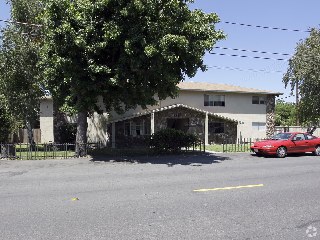 Building Photo - 2112 Evergreen Ave
