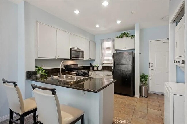 Building Photo - 2742 Cabrillo Ave