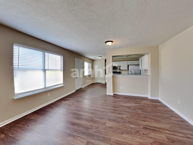 Foto del edificio - 9015 Melody Park Ln