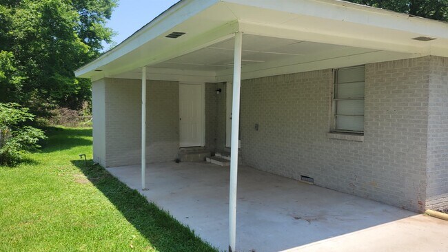 Building Photo - 412 Graham Rd