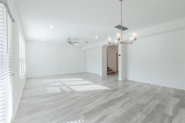 Building Photo - 2017 Alexander Oaks Dr