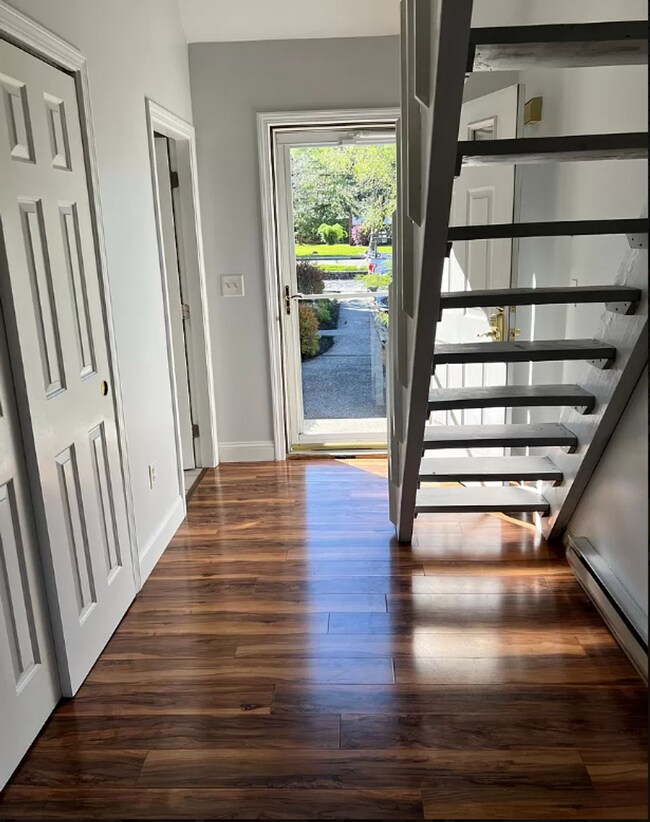 Building Photo - Beautiful Townhouse Condo 2BR in South Por...
