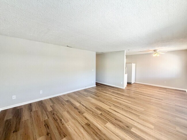 Building Photo - ** ABACO BAY ** 2 BED / 2 BATH CONDO - BAY...