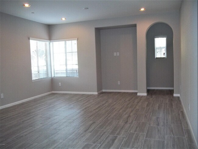 Foto del edificio - 3935 E Rough Rider Rd