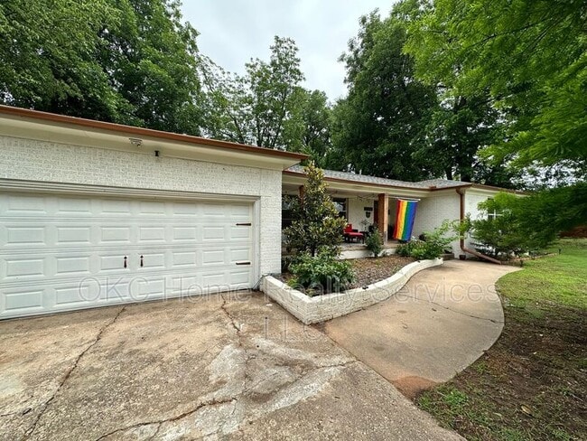 Building Photo - 607 Garth Brooks Blvd
