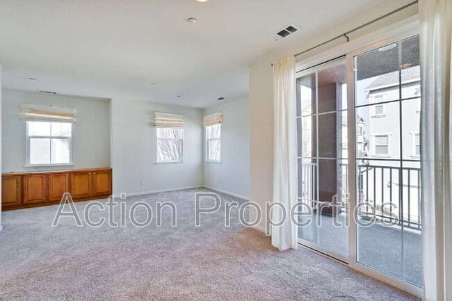 Building Photo - 471 Parvin Dr