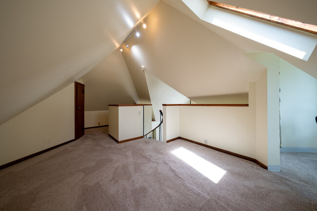 Building Photo - 961 St Anthony Ave