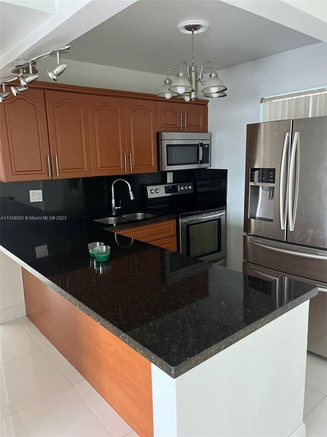 Foto del edificio - 1725 W 60th St