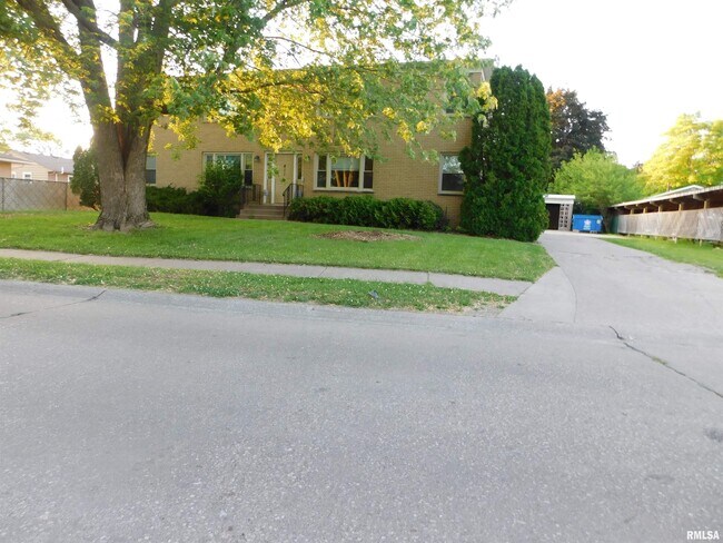 Building Photo - 411 34th Ave