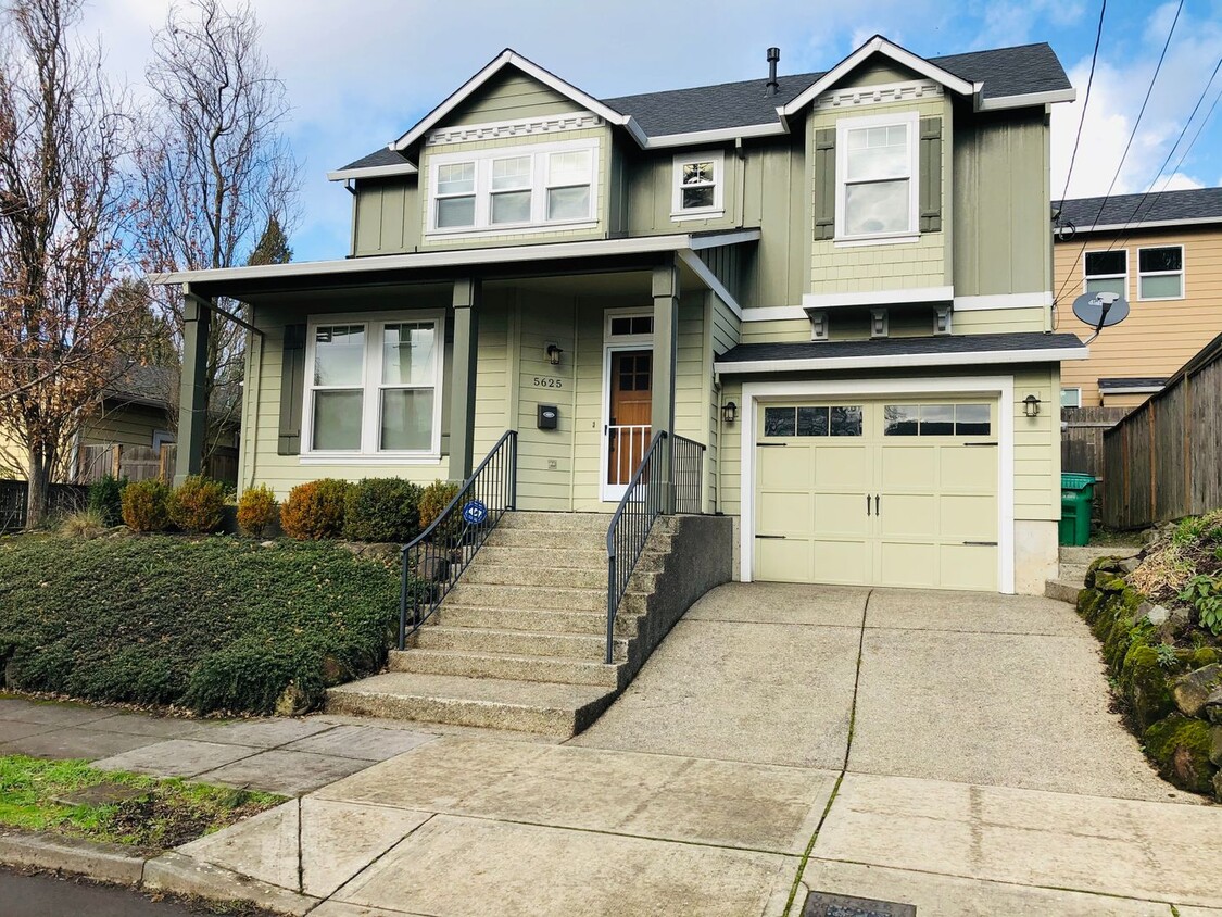 Primary Photo - Custom Built House-Close to Providence Hos...