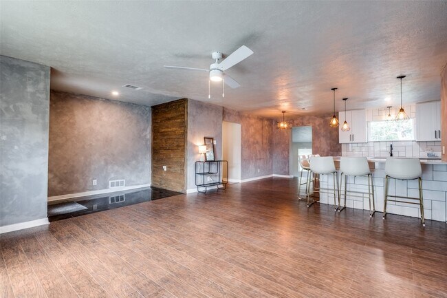 Foto del edificio - 2031 Brookhaven Dr