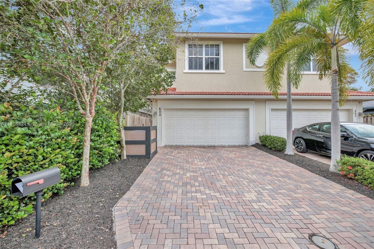 Foto principal - 600 SW 8th St