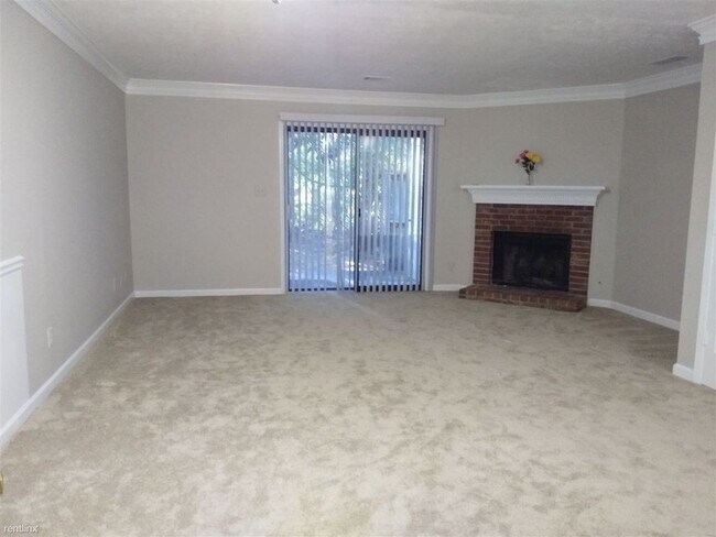 Foto del edificio - 136 Sterling Ct