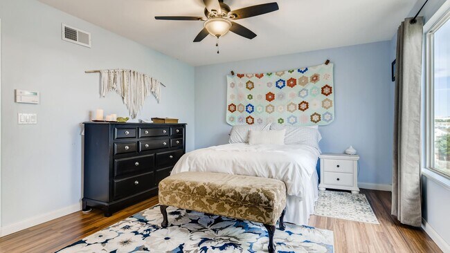 Foto del edificio - Spacious 4 Bedroom in 80923
