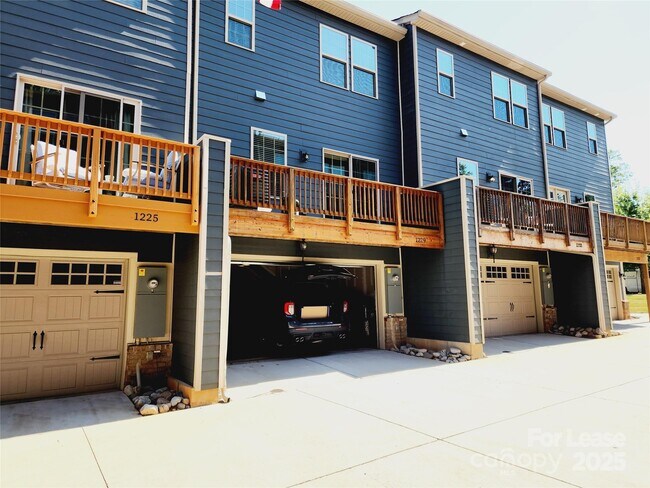 Foto del edificio - 1229 Queen Lyon Ct