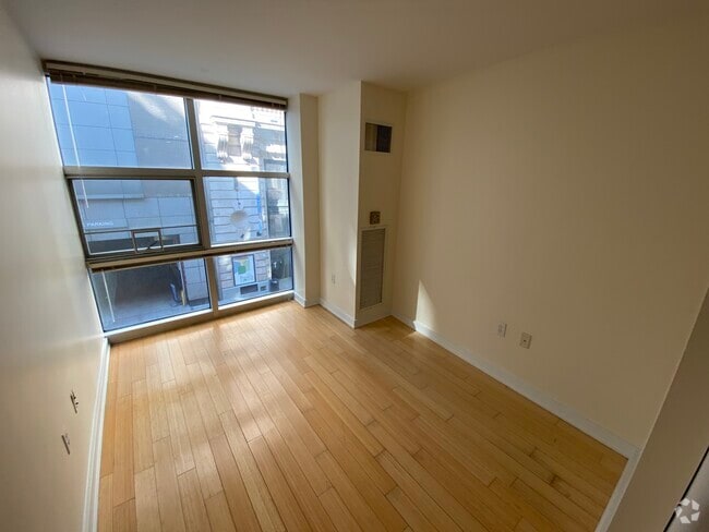Building Photo - 32 Boylston St