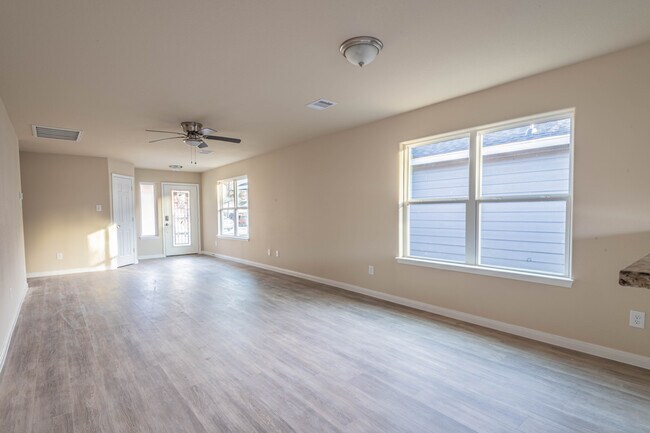 Foto del edificio - 12616 Terrance St