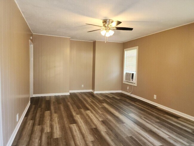 Foto del edificio - Orange, TX 2 bed, 1 bath