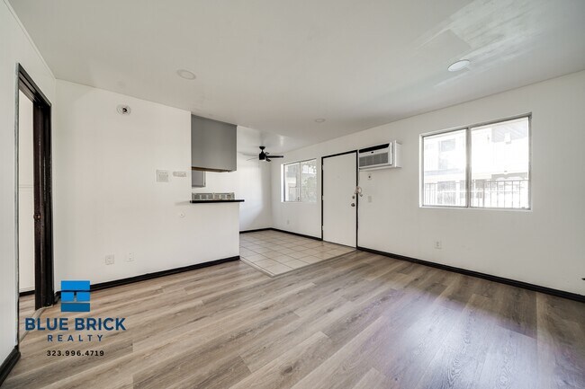 Foto del edificio - 8204 Langdon Ave