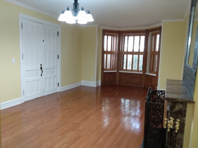 Building Photo - 1526 N La Salle Dr