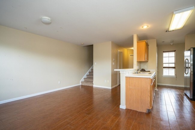 Foto del edificio - Beautiful duplex with large private backyard