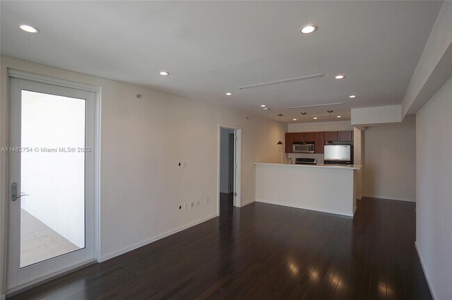 Foto del edificio - 2400 SW 27th Ave
