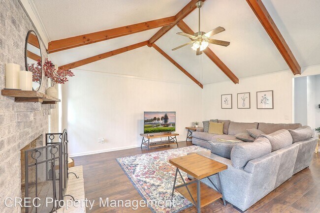Foto del edificio - 4 br, 2 bath House - 903 Larch Pines Road