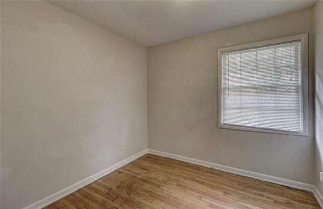 Foto del edificio - 4168 Tara Dr